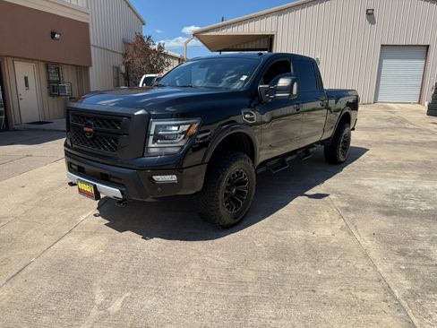 Used 2020 Nissan Titan PRO-4X w/ Pro-4x Convenience Package AWD/4WD image 1