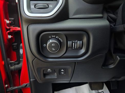 Used 2019 RAM 1500 Big Horn AWD/4WD image 15