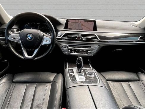 Used 2020 BMW 745e xDrive AWD/4WD image 7