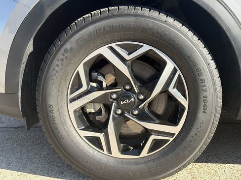 Used 2024 Kia Sportage LX image 9