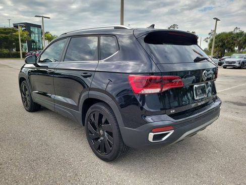 Used 2022 Volkswagen Taos SE w/ Panoramic Sunroof Package image 5