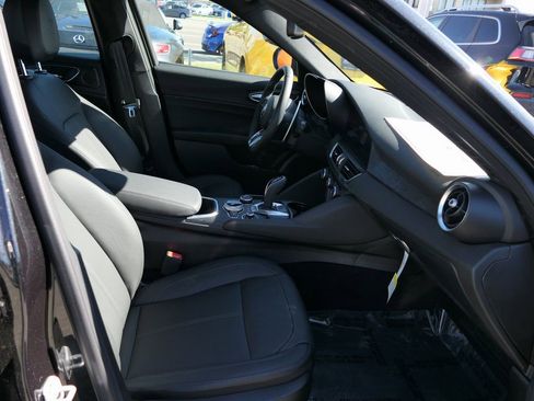 New 2024 Alfa Romeo Giulia Sprint image 28