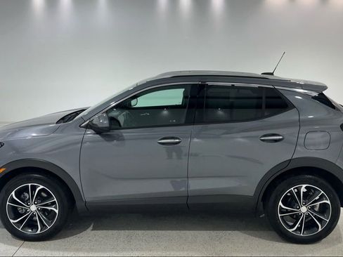 Used 2022 Buick Encore GX Essence image 2