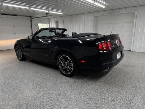 Used 2010 Ford Mustang GT RWD image 12