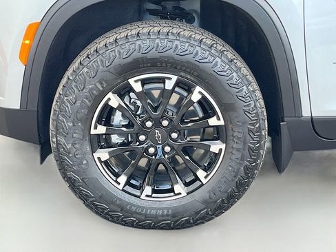 Used 2025 Chevrolet Traverse Z71 w/ LPO, Floor Liner Package AWD/4WD image 34