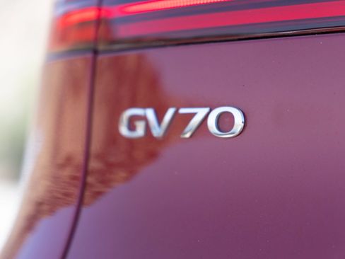 Used 2024 Genesis GV70 2.5T w/ Select Package AWD/4WD image 11