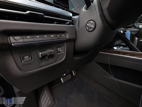 Used 2026 Cadillac Escalade ESV Platinum Sport AWD/4WD image 43