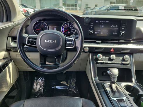 Used 2022 Kia Carnival LX image 10