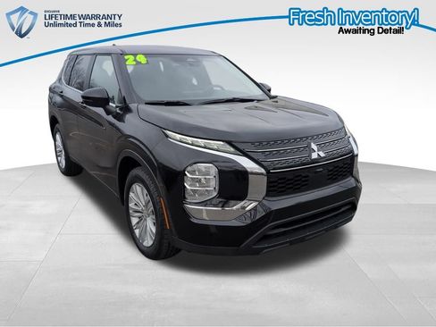 Used 2024 Mitsubishi Outlander ES image 1