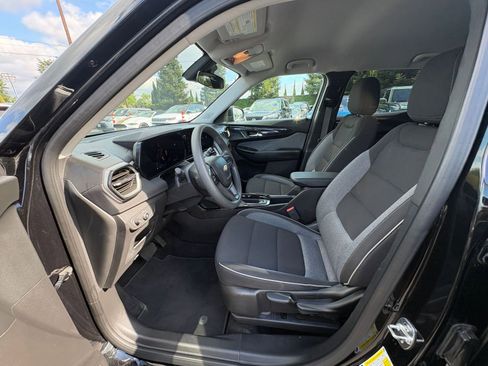 Used 2025 Chevrolet TrailBlazer LT FWD image 25