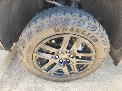 Used 2023 Chevrolet Silverado 1500 LT Trail Boss w/ Convenience Package II AWD/4WD image 8