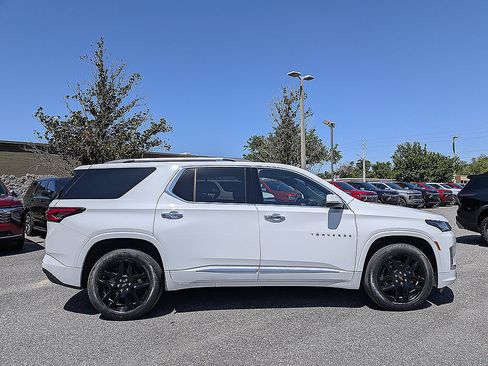 Certified 2023 Chevrolet Traverse Premier FWD image 2