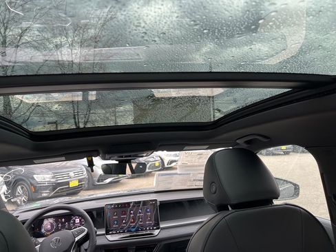 New 2026 Volkswagen Tiguan SE R-Line image 17