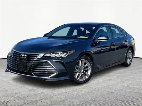 Used 2022 Toyota Avalon XLE image 3