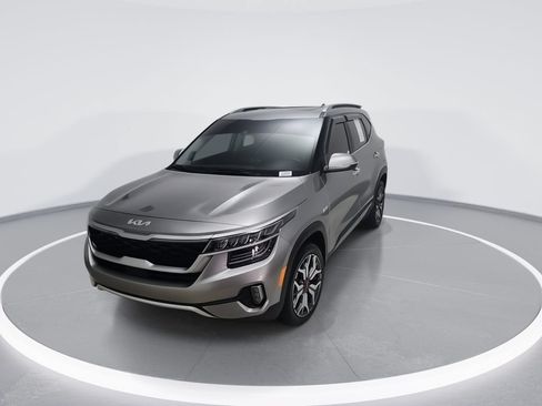Used 2022 Kia Seltos SX w/ Sunroof Package AWD/4WD image 4