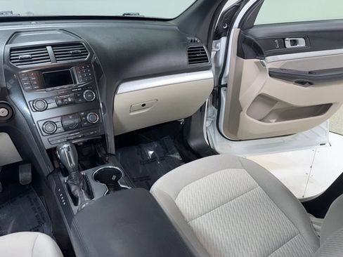 Used 2019 Ford Explorer 4WD w/ Class III Trailer Tow Package image 22