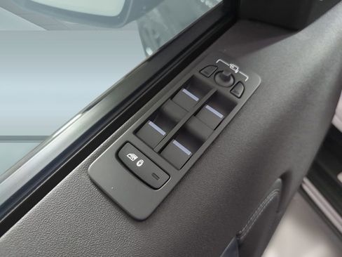 Certified 2025 Land Rover Discovery Sport Dynamic SE image 22