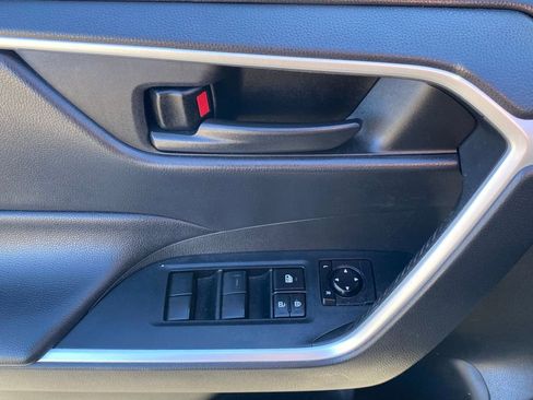 Used 2021 Toyota RAV4 LE image 22