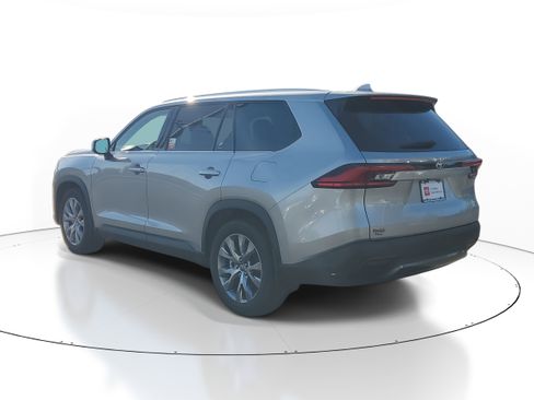 Used 2024 Toyota Grand Highlander Limited image 3