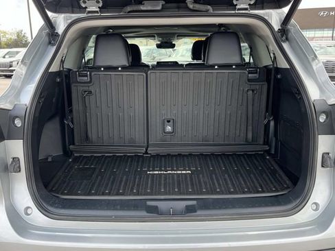 Used 2022 Toyota Highlander XLE image 11