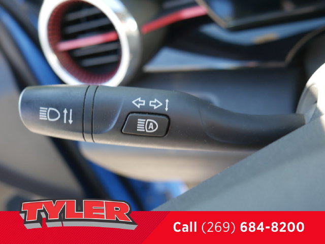 Used 2024 Chevrolet Trax RS w/ Sunroof Package FWD image 25