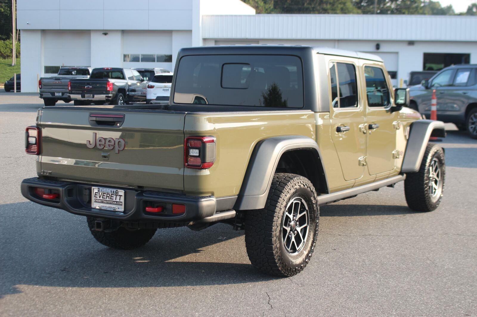 Used 2025 Jeep Gladiator Rubicon w/ Convenience Group AWD/4WD image 7