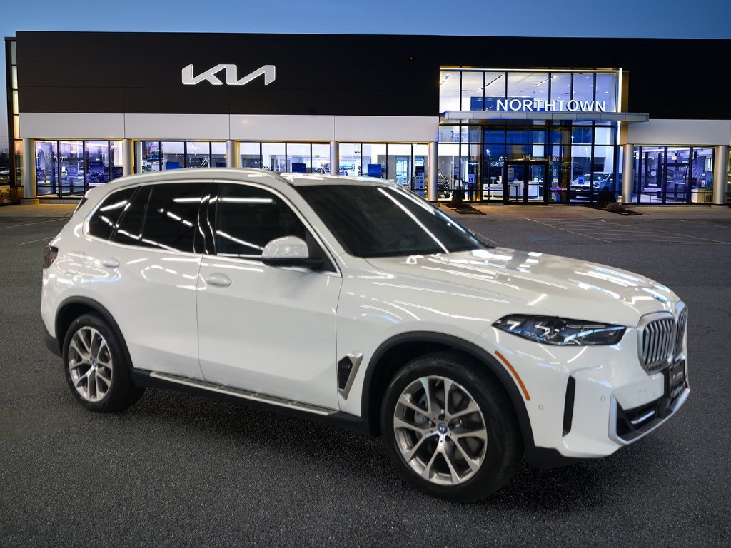 Used 2024 BMW X5 xDrive50e AWD/4WD image 8