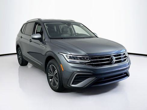 Used 2024 Volkswagen Tiguan Wolfsburg Edition FWD image 3