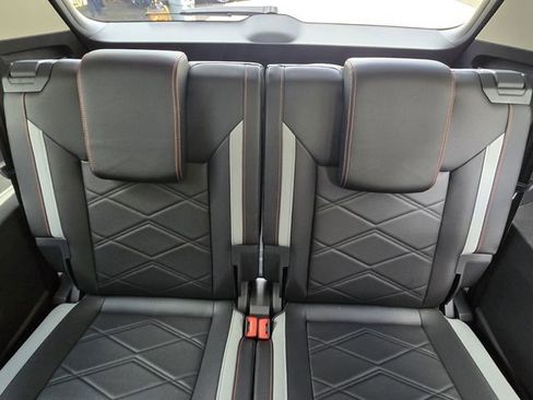 Certified 2025 Volkswagen Atlas Peak Edition SE AWD/4WD image 16