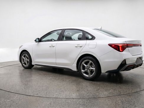 Used 2025 Kia K4 LXS FWD image 6