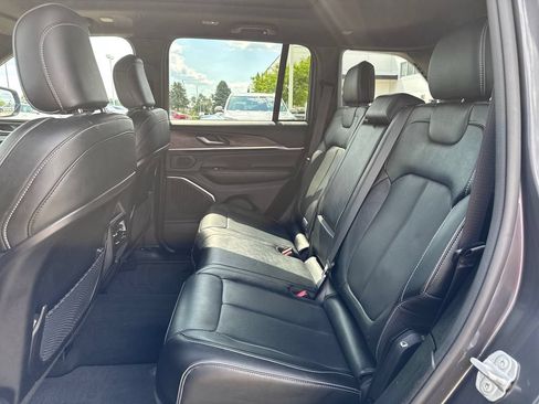 Used 2023 Jeep Grand Cherokee Overland AWD/4WD image 33