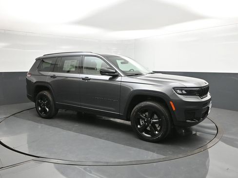New 2025 Jeep Grand Cherokee L Altitude image 17