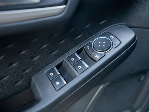 Used 2020 Ford Escape SE image 20