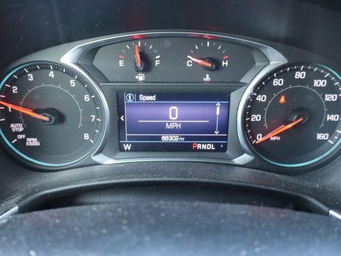 Used 2019 Chevrolet Equinox LT w/ Driver Convenience Package image 3