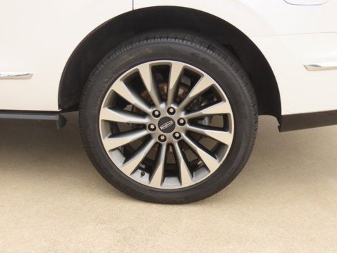 Used 2019 Lincoln Navigator Select w/ Technology Package RWD image 16