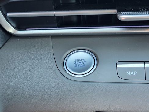 Used 2025 Hyundai Elantra SEL FWD image 17