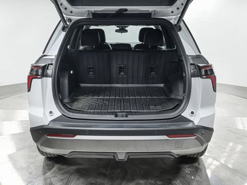 Used 2025 Chevrolet Equinox LT w/ Convenience Package II FWD image 6