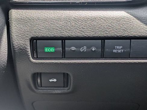 Used 2025 Nissan Sentra SV FWD image 27