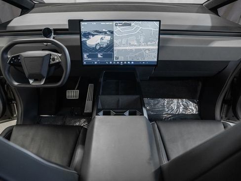 Used 2024 Tesla Cybertruck AWD Crew Cab image 28