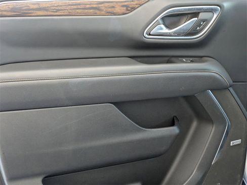 Used 2023 Chevrolet Suburban Premier image 25