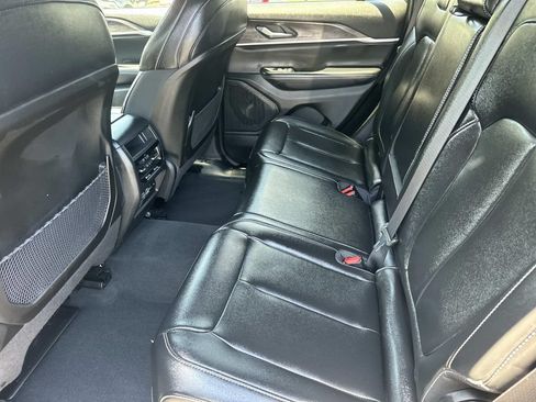 Used 2024 Jeep Grand Cherokee Limited w/ Black Appearance Package AWD/4WD image 16