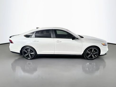 Used 2023 Honda Accord Sport image 9