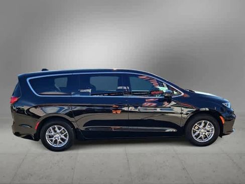 New 2026 Chrysler Pacifica Select FWD image 9