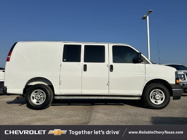 Used 2025 Chevrolet Express 2500 w/ Driver Convenience Package RWD image 3