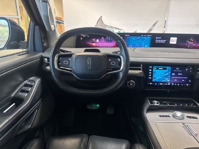 Used 2025 Lincoln Navigator Reserve AWD/4WD image 14