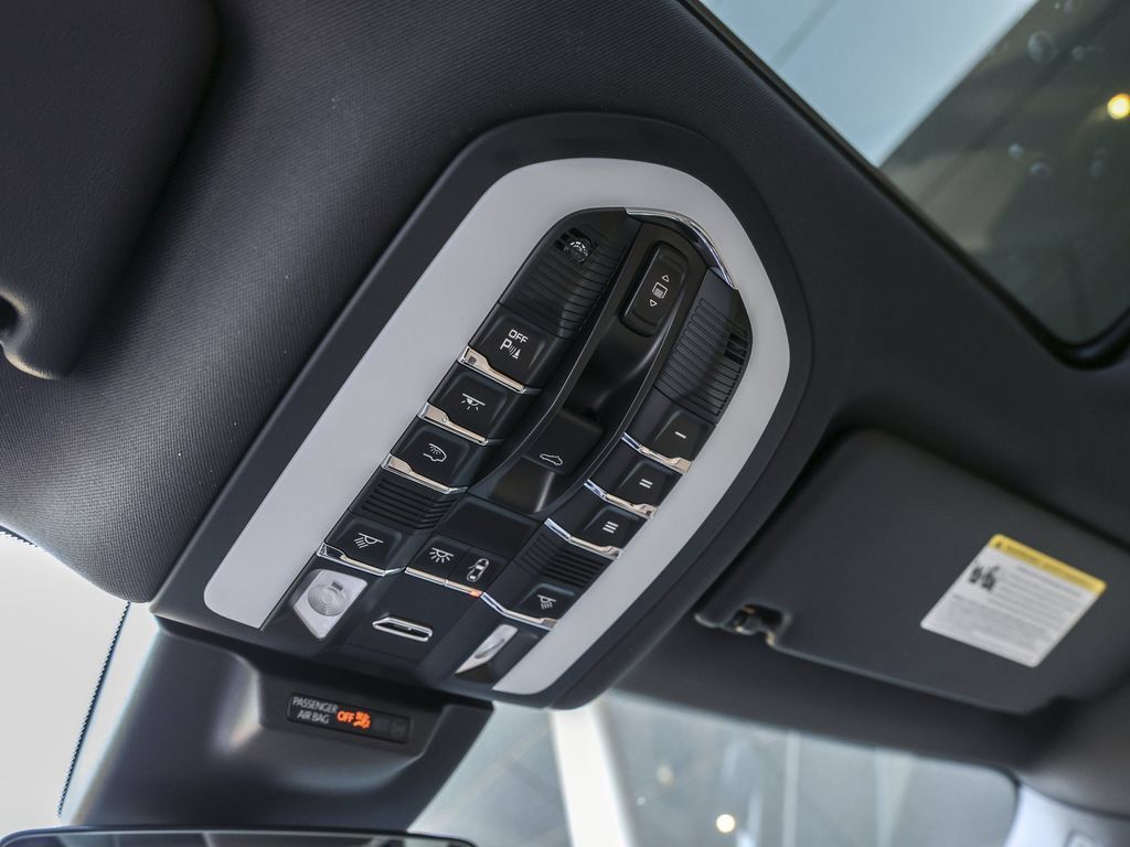 Certified 2026 Porsche Macan AWD/4WD image 29