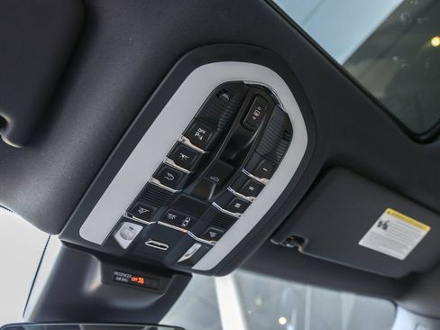 Certified 2026 Porsche Macan AWD/4WD image 29
