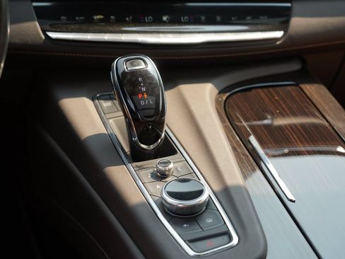 Used 2022 Cadillac Escalade Premium Luxury AWD/4WD image 24