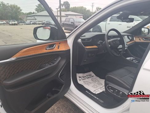 Used 2026 Jeep Grand Cherokee Summit w/ Obsidian Package AWD/4WD image 11