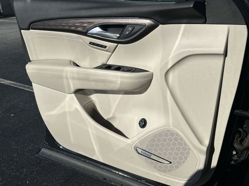 Used 2021 Buick Envision Avenir w/ Technology Package II image 18